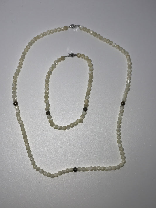 16 1/2" Mother Of Pearl Jewelry Set