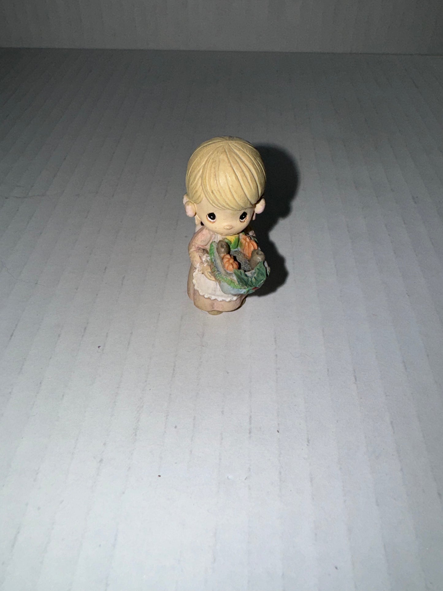 Vintage 1998 Precious Moments Christmas Figurine Girl