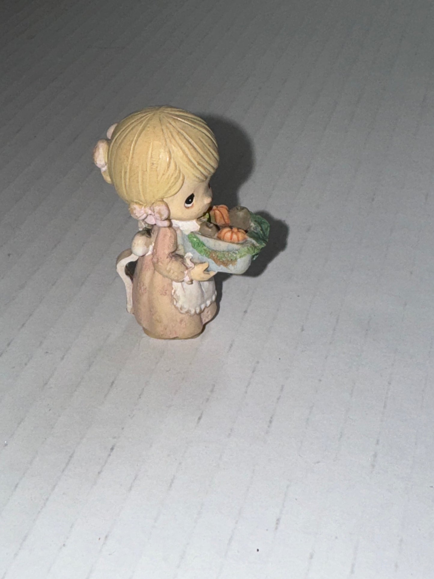 Vintage 1998 Precious Moments Christmas Figurine Girl