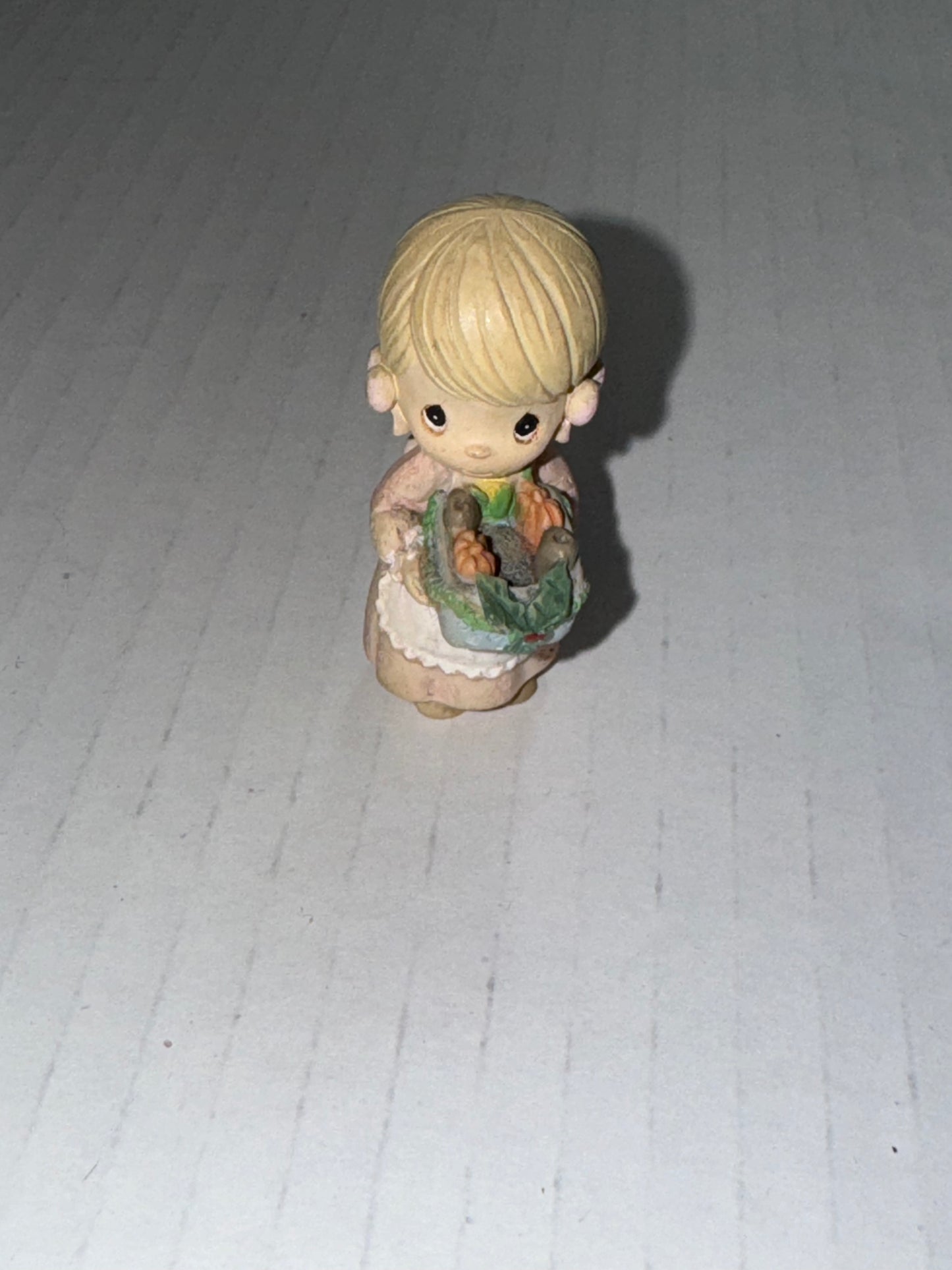 Vintage 1998 Precious Moments Christmas Figurine Girl