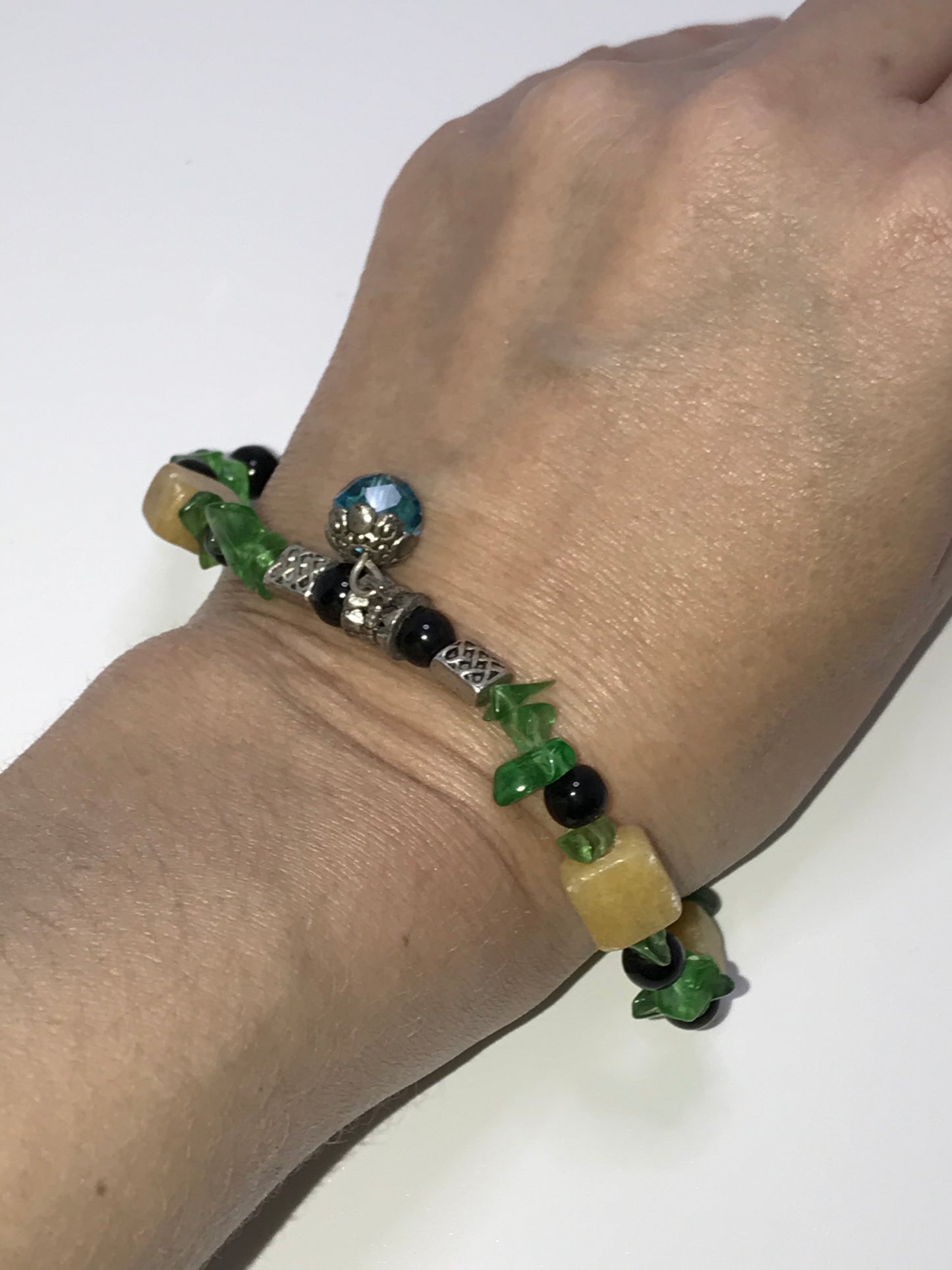 9 1/4" Snowy Quartz and Green Glass Bracelet