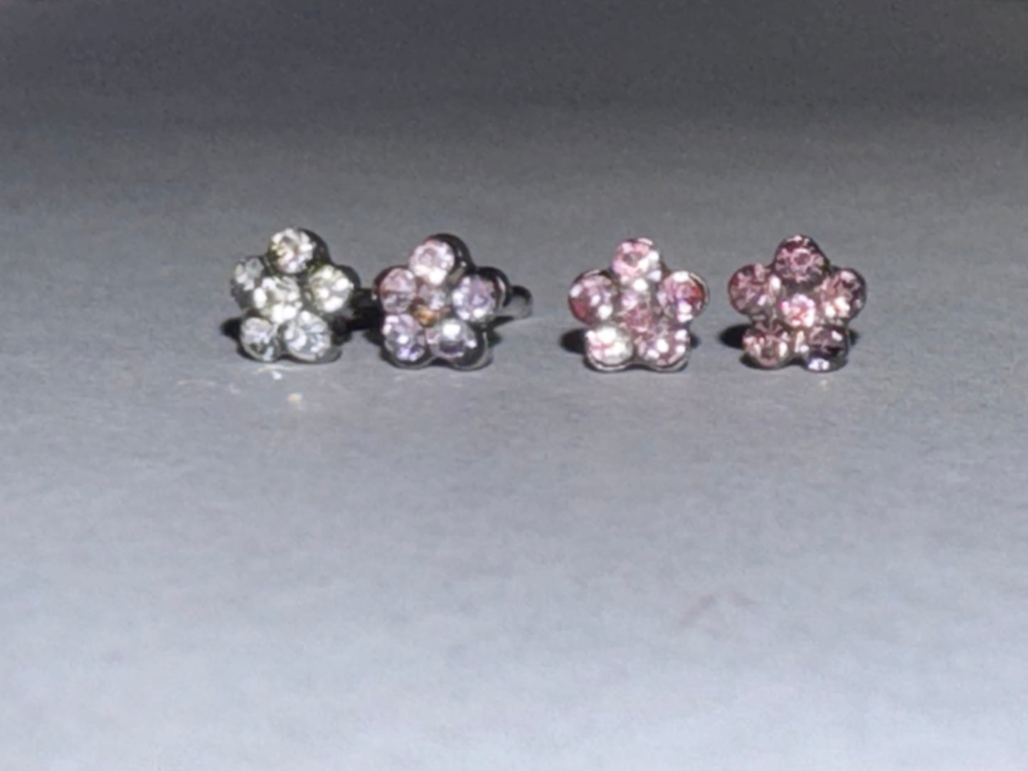 20 Gauge Flower Rhinestone Nose Ring