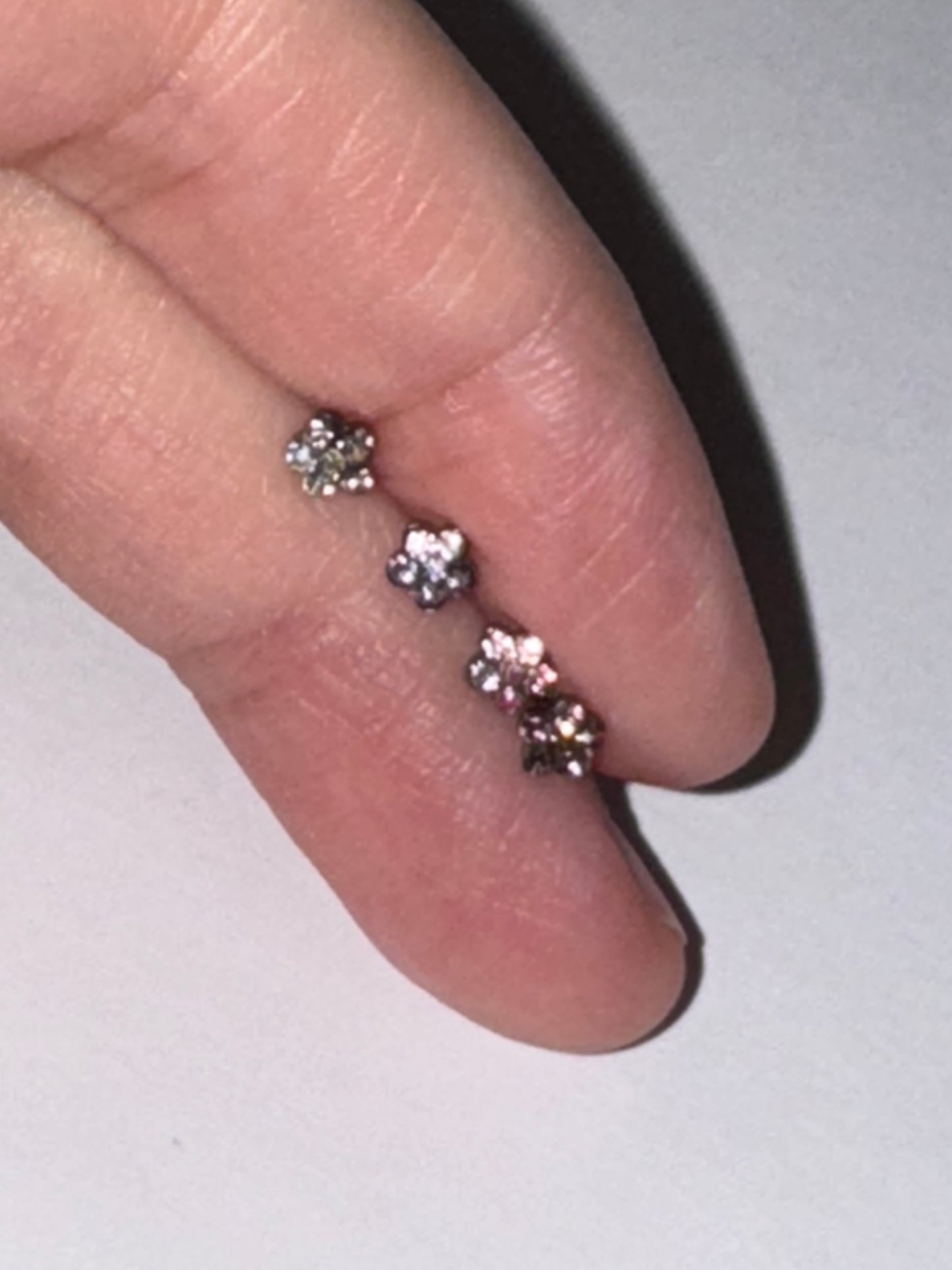 20 Gauge Flower Rhinestone Nose Ring