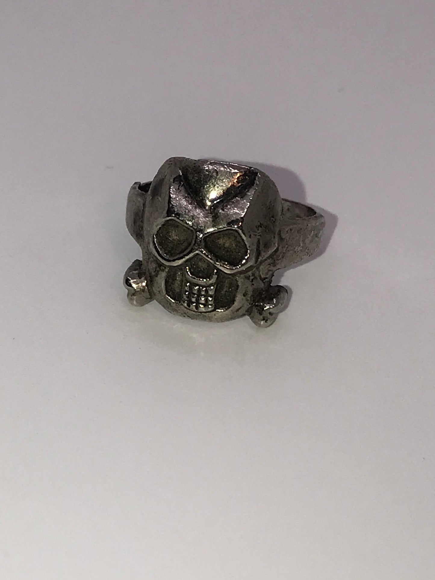 Pewter Skull and Crossbones ring, Size 10 1/4