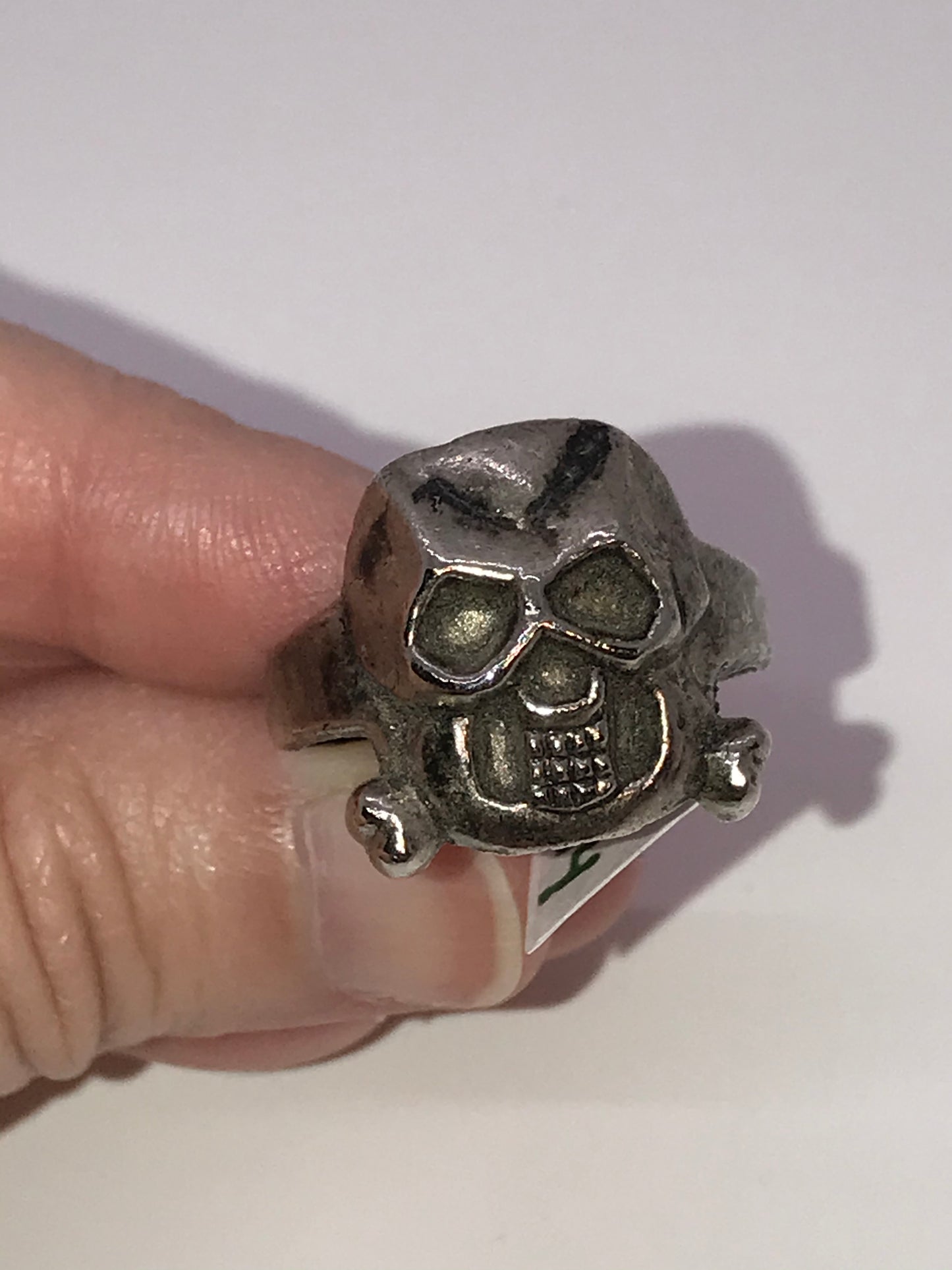 Pewter Skull and Crossbones ring, Size 10 1/4