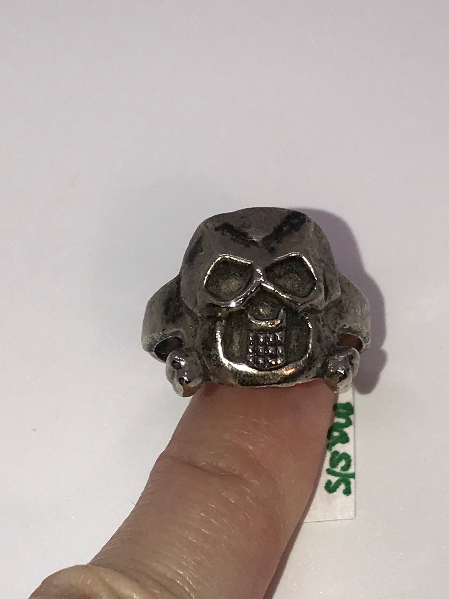 Pewter Skull and Crossbones ring, Size 10 1/4