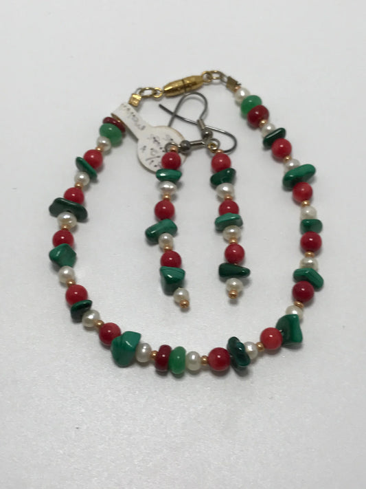 8 1/2" long Christmas Colored Bracelet and matching dangle earrings